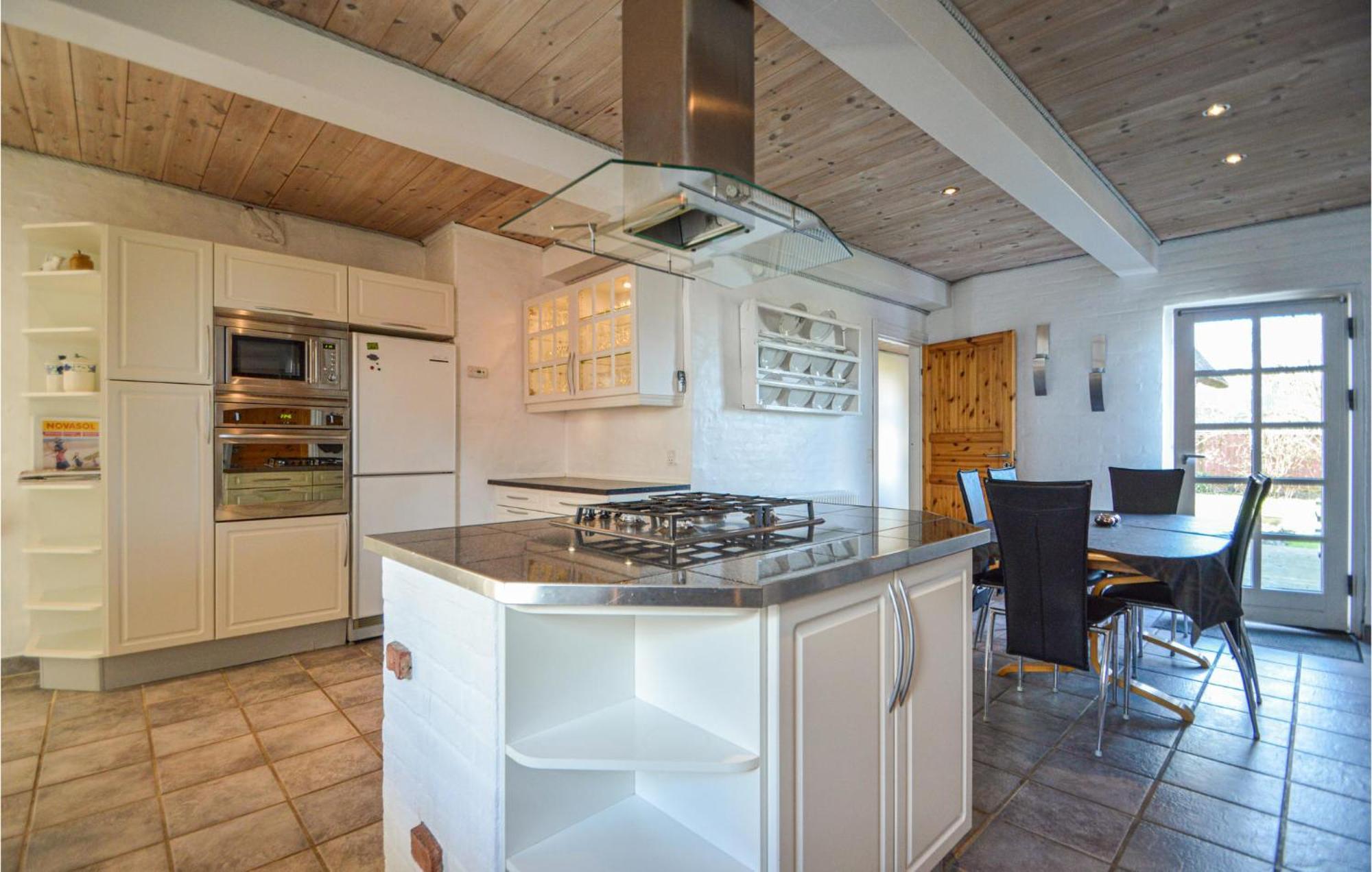 Awesome Home In Bredebro With Kitchen Ballum Esterno foto
